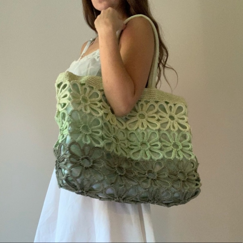 Sun&sand wicker woven green ombré flower tote bag